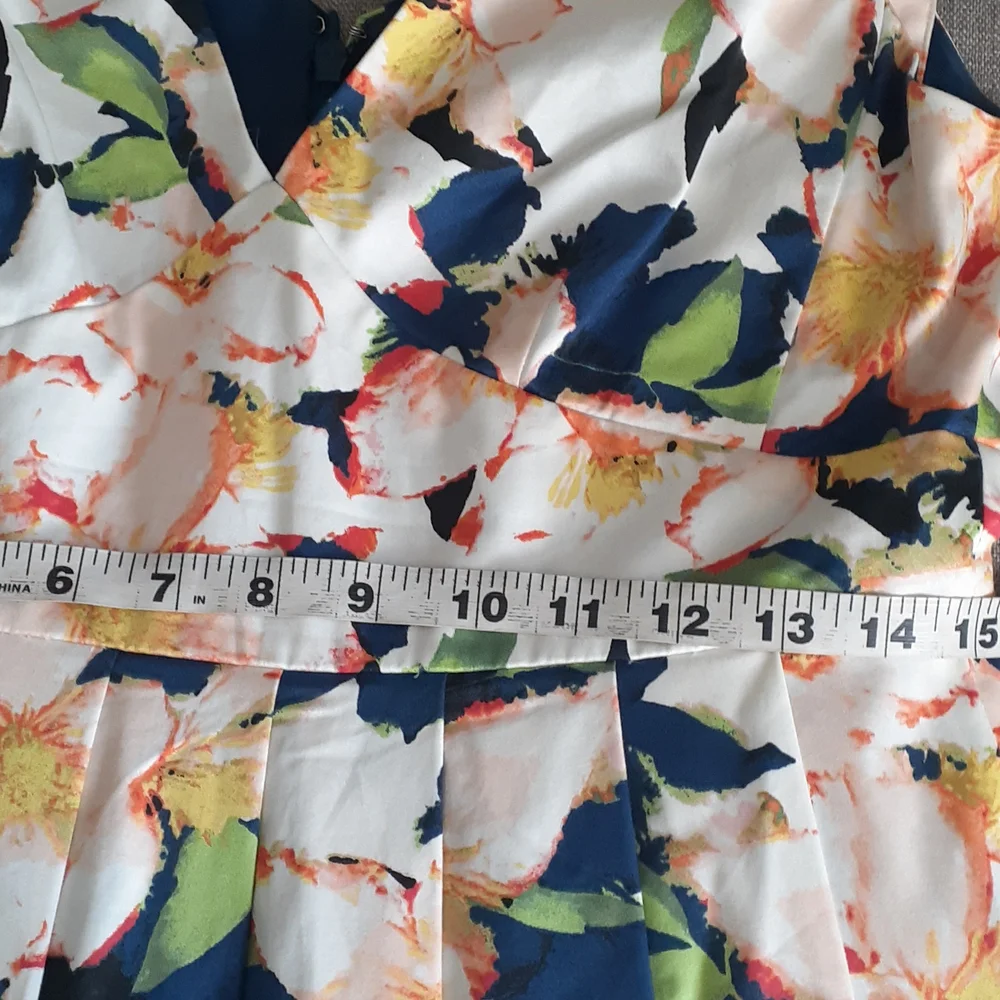 J.crew Cottagecore  fit and flare  floral vneck  dress size 8 - Picture 15 of 17